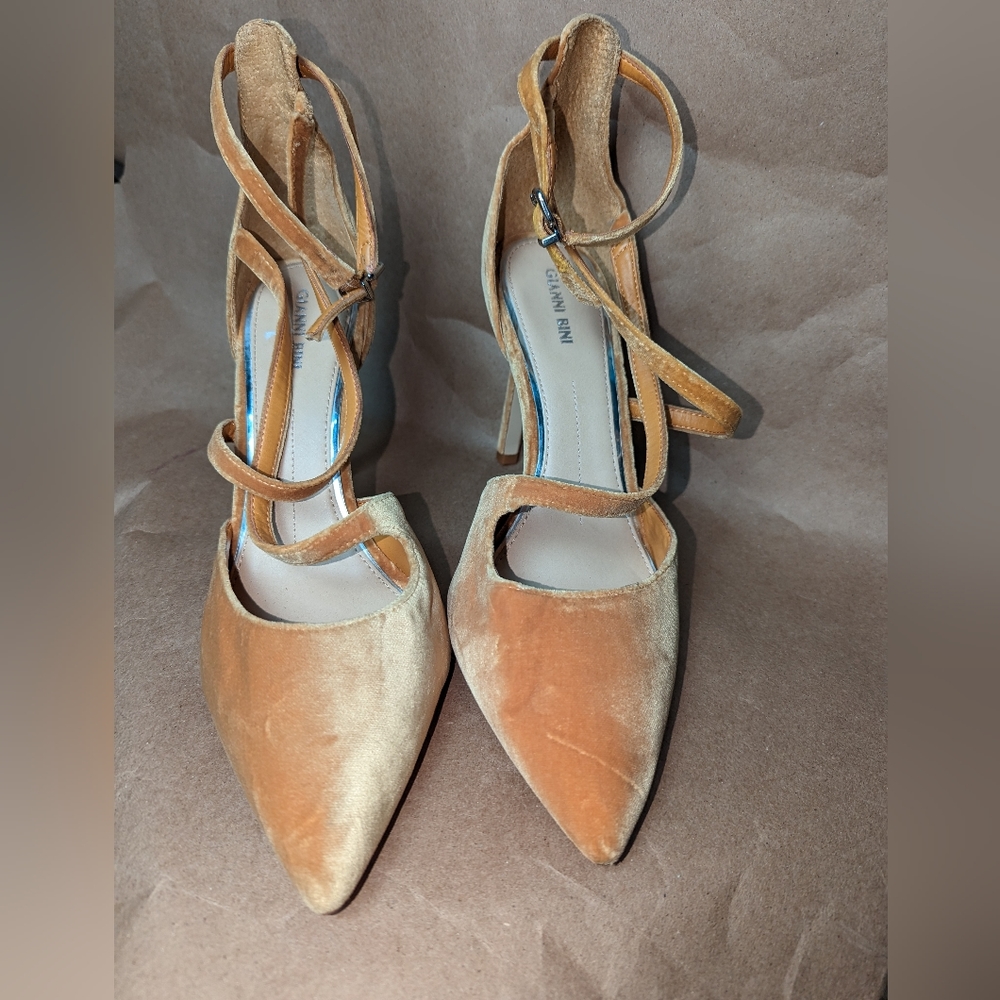 Gianni Bini Velvet Itzel Heels Tuscan Sun - Picture 4 of 11